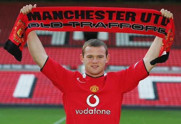 Wayne Rooney signs for Manchester United